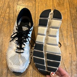 Women’s sneakers on cloud, size 8